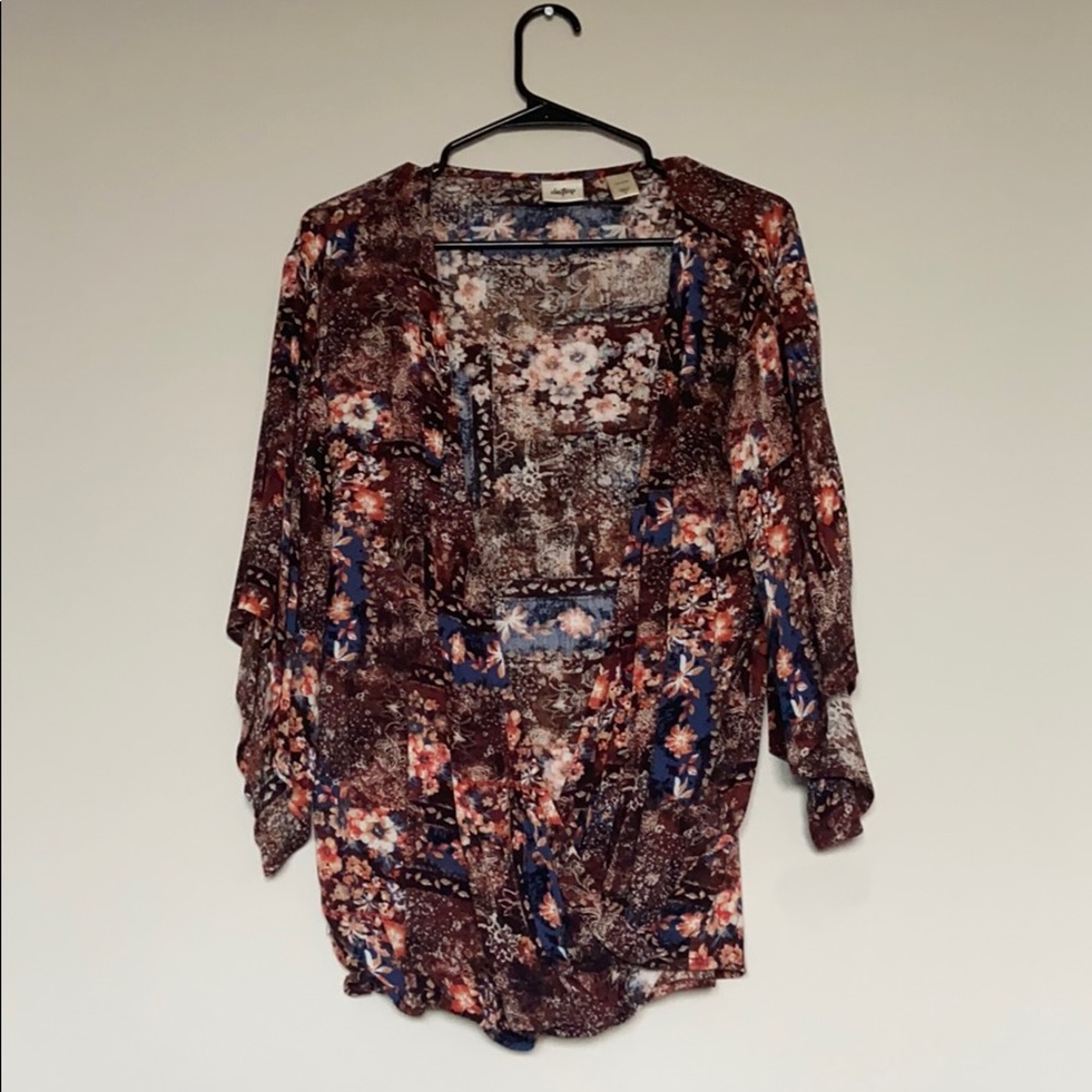 Buckles Daytrip low cut top with flowy sleeves